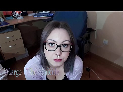 ❤️ Sexy holka s brýlemi kouří dildo hluboko na kameru Porno u nás