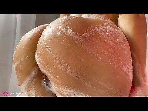 ❤️ Bruneta masturbuje kundu vibrátorem až k intenzivnímu orgasmu ve sprše Porno u nás