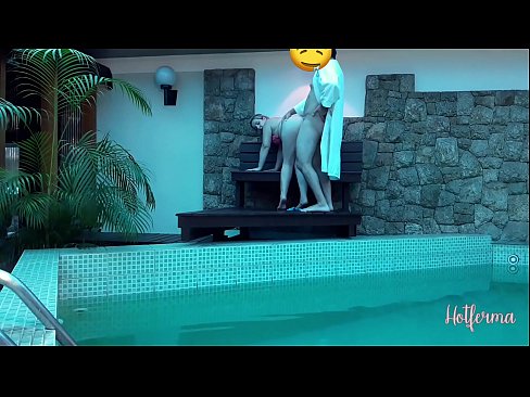 ❤️ Šéf pozve služebnou k bazénu, ale neodolala žhavému Porno u nás